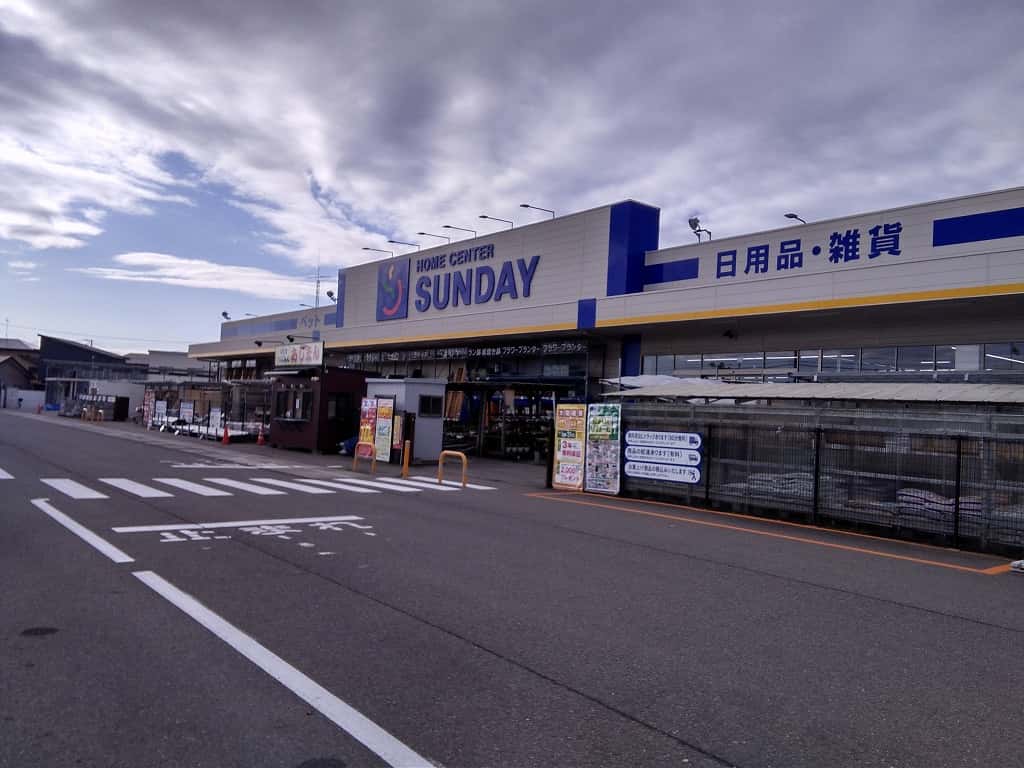 屋外駐車場 キッチンカーの出店に最適なホームセンター内駐車場の屋外イベントスペース