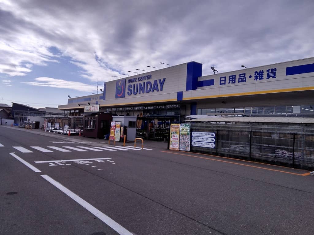 屋外駐車場 キッチンカーの出店に最適なホームセンター内駐車場の屋外イベントスペース