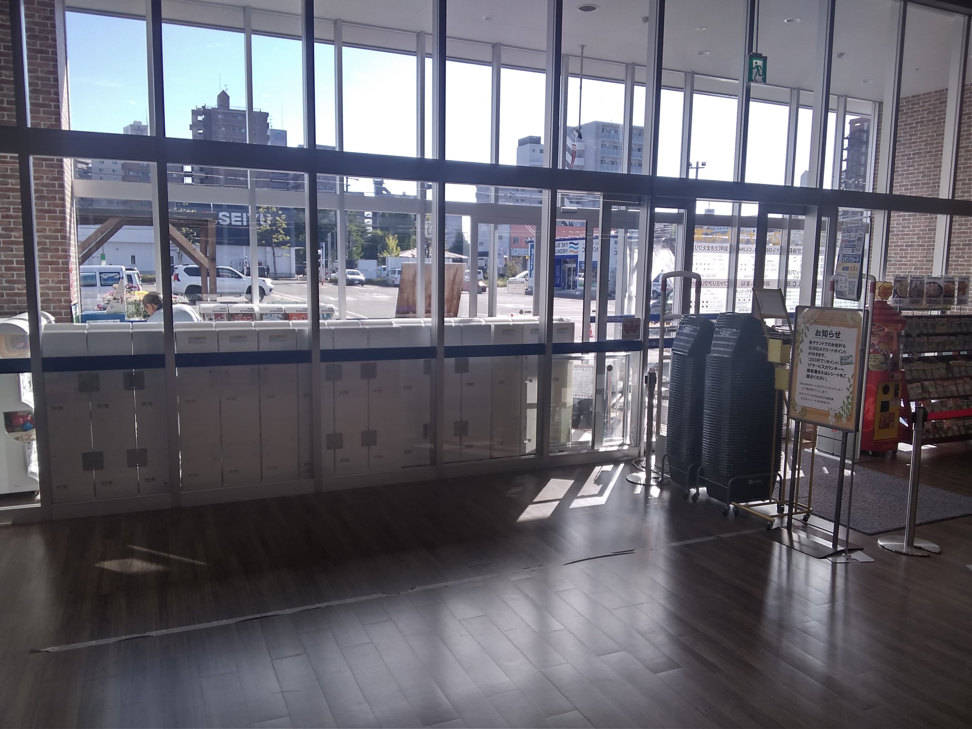 店内エントランス 食物販やプロモーション等の出店に最適なホームセンター店内のイベントスペース