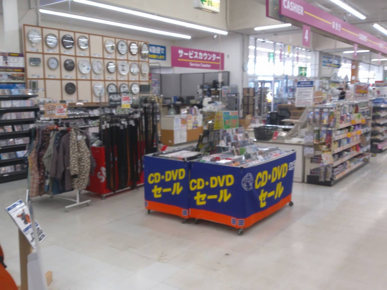 レジ後方 食物販やプロモーション等の出店に最適なホームセンター店内のイベントスペース