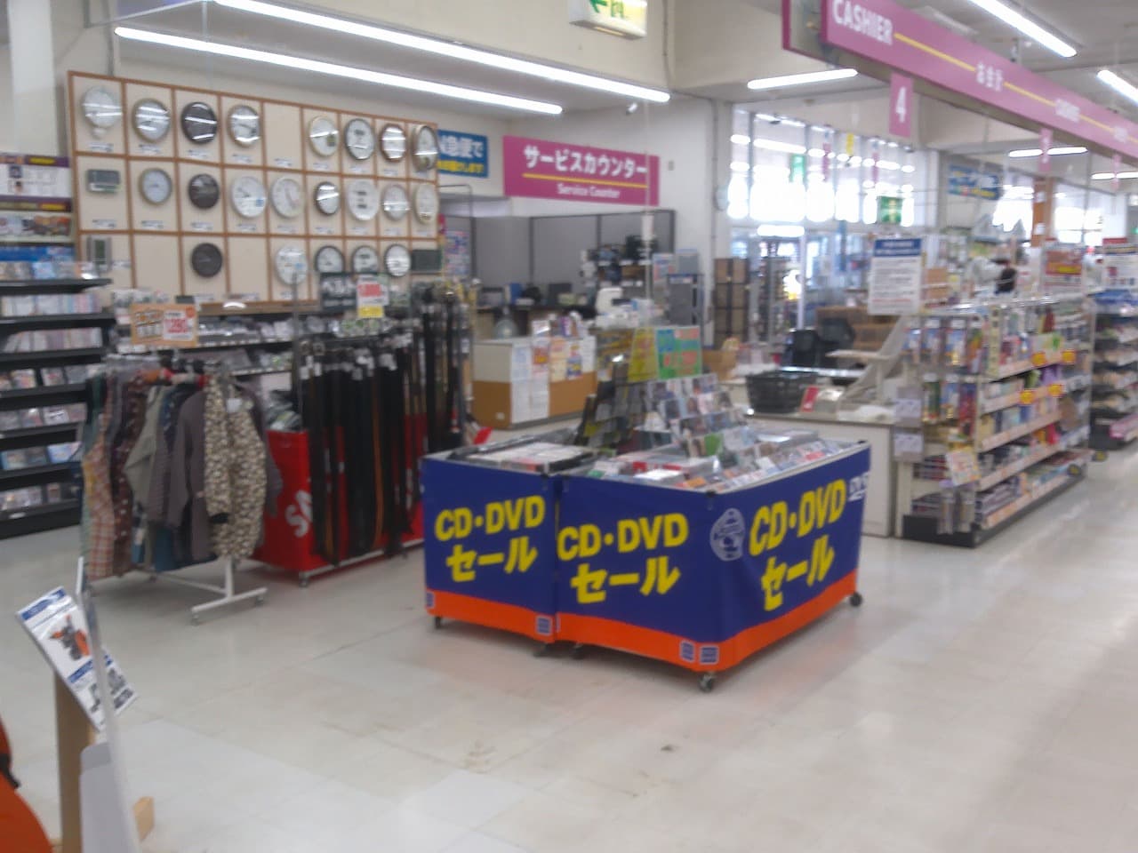 レジ後方 食物販やプロモーション等の出店に最適なホームセンター店内のイベントスペース