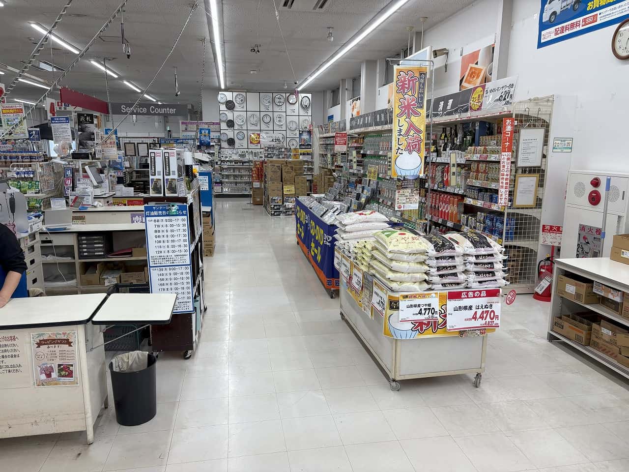 レジ脇 食物販やプロモーション等の出店に最適なホームセンター店内のイベントスペース