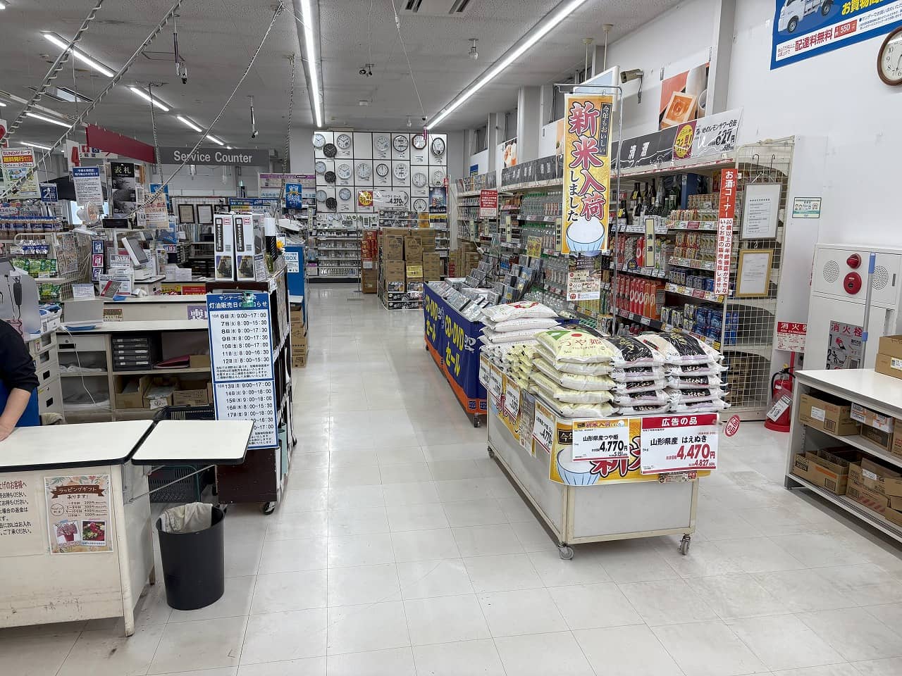 レジ脇 食物販やプロモーション等の出店に最適なホームセンター店内のイベントスペース