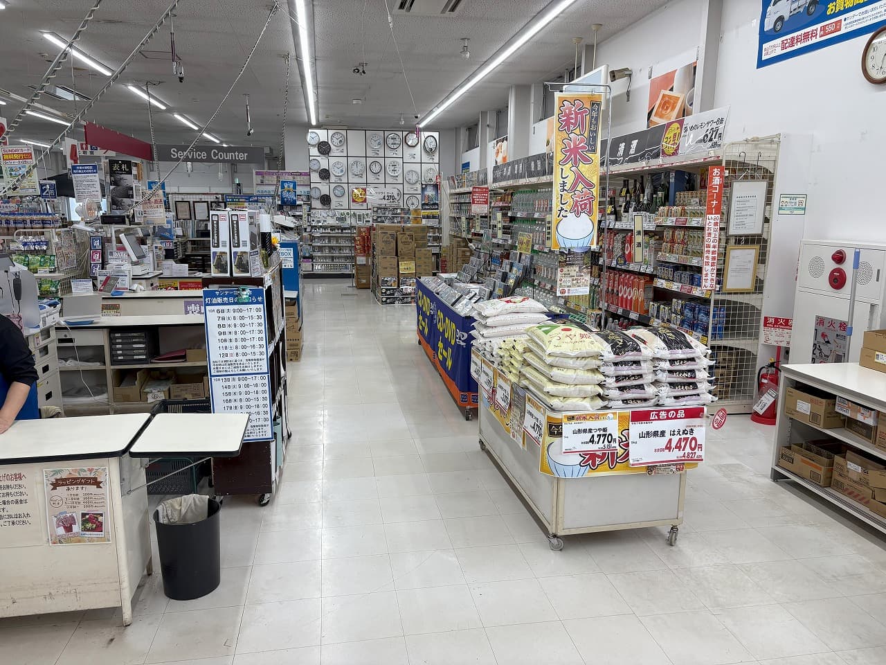 レジ脇 食物販やプロモーション等の出店に最適なホームセンター店内のイベントスペース