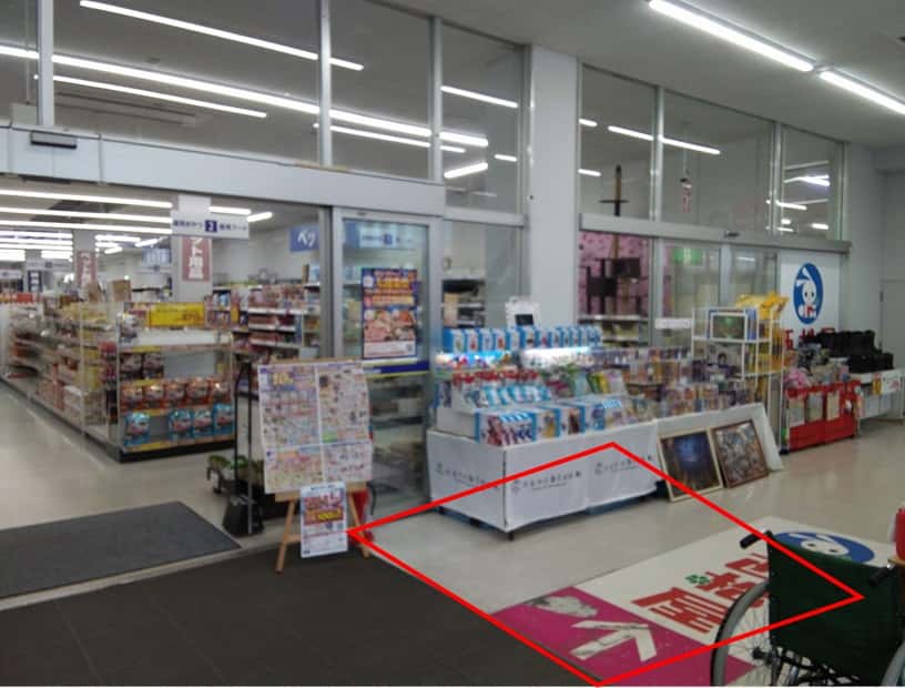 正面入口風除室 食物販やプロモーション等の出店に最適なホームセンター店内のイベントスペース