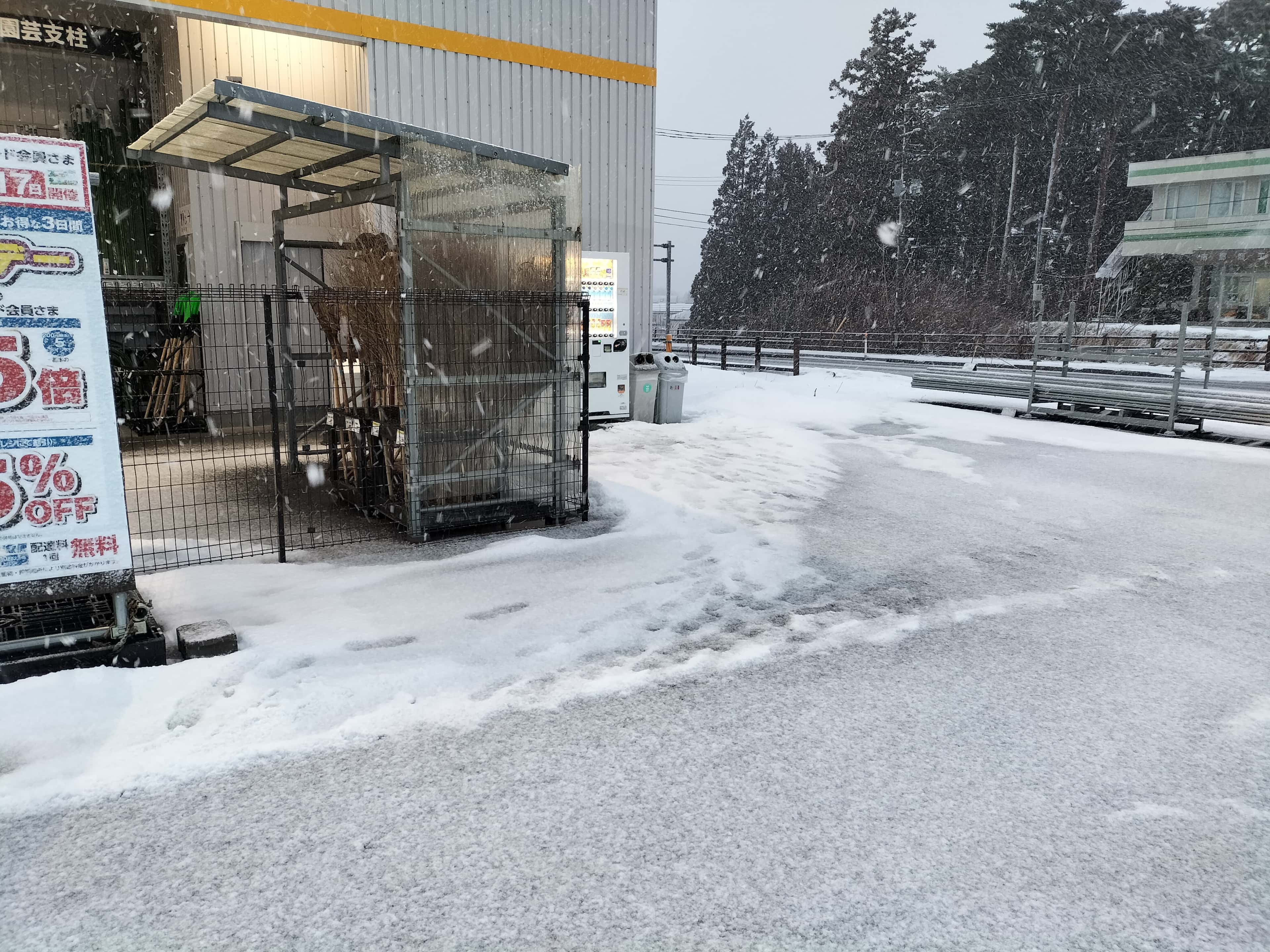 屋外駐車場 キッチンカーの出店に最適なホームセンター内駐車場の屋外イベントスペース