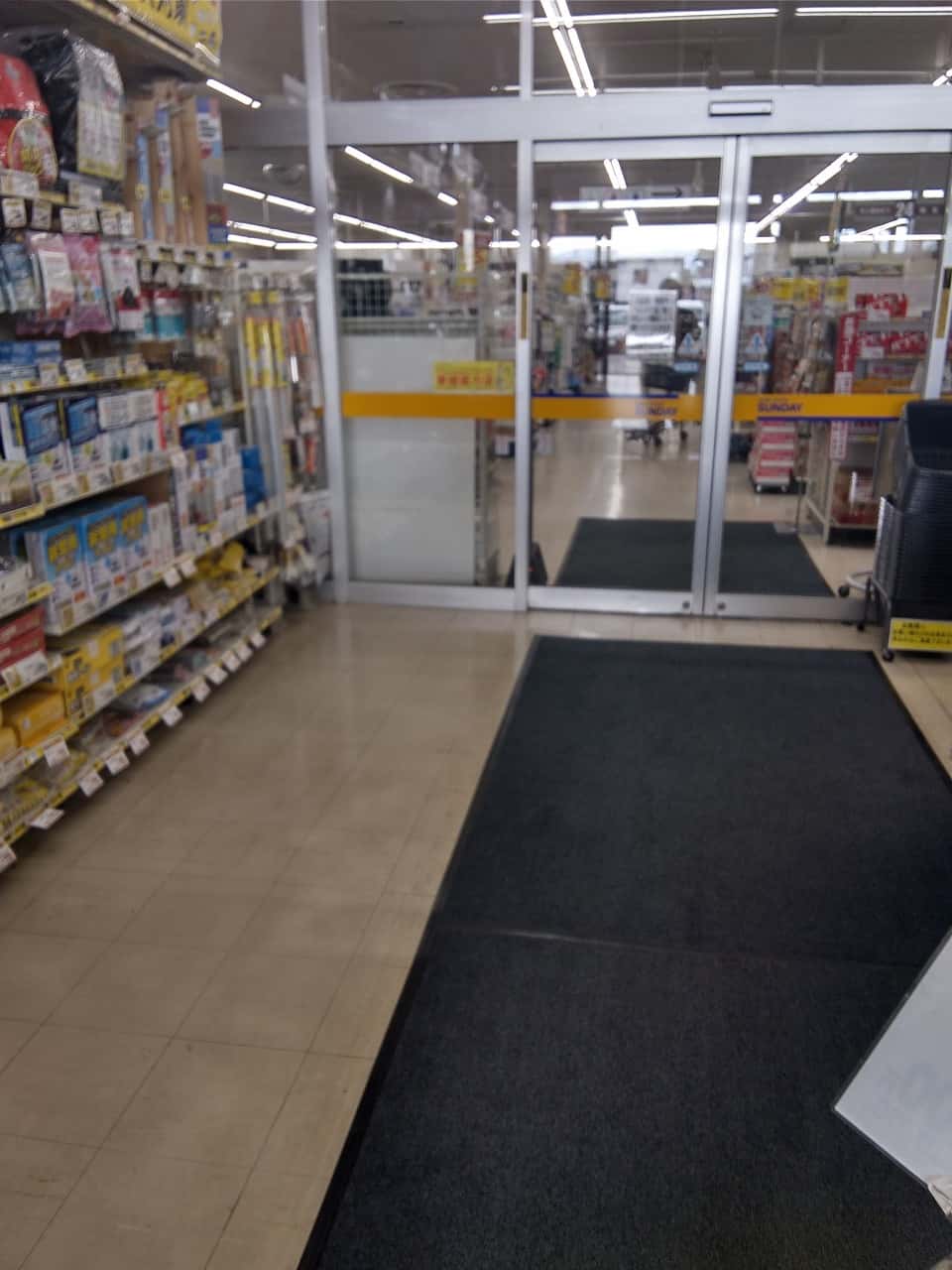 屋内風除室 食物販やプロモーション等の出店に最適なホームセンター店内のイベントスペース