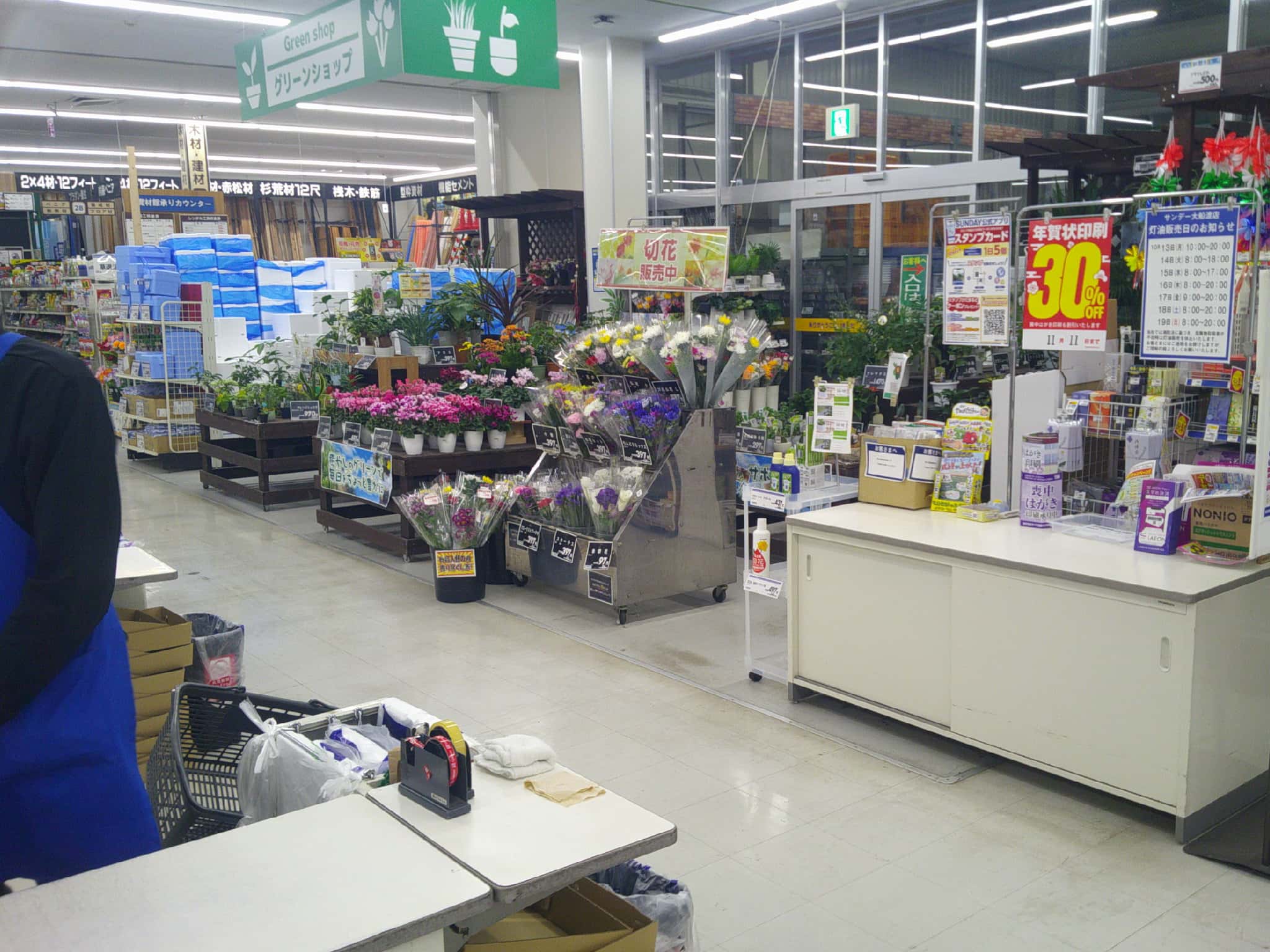 グリーンショップ 食物販やプロモーション等の出店に最適なホームセンター店内のイベントスペース