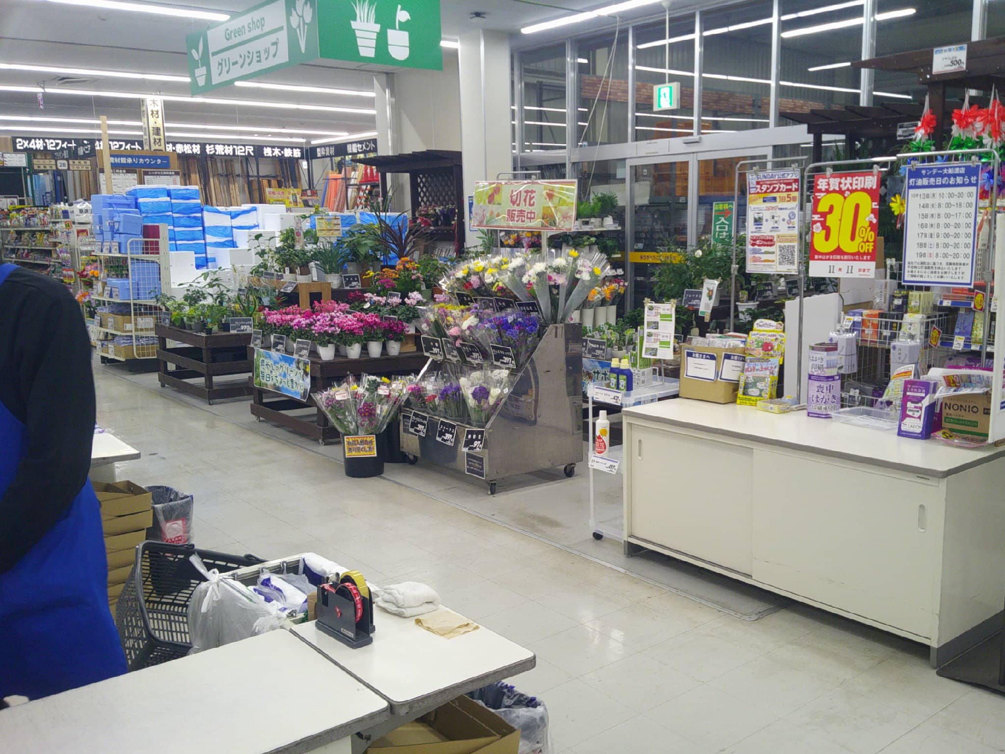 グリーンショップ 食物販やプロモーション等の出店に最適なホームセンター店内のイベントスペース
