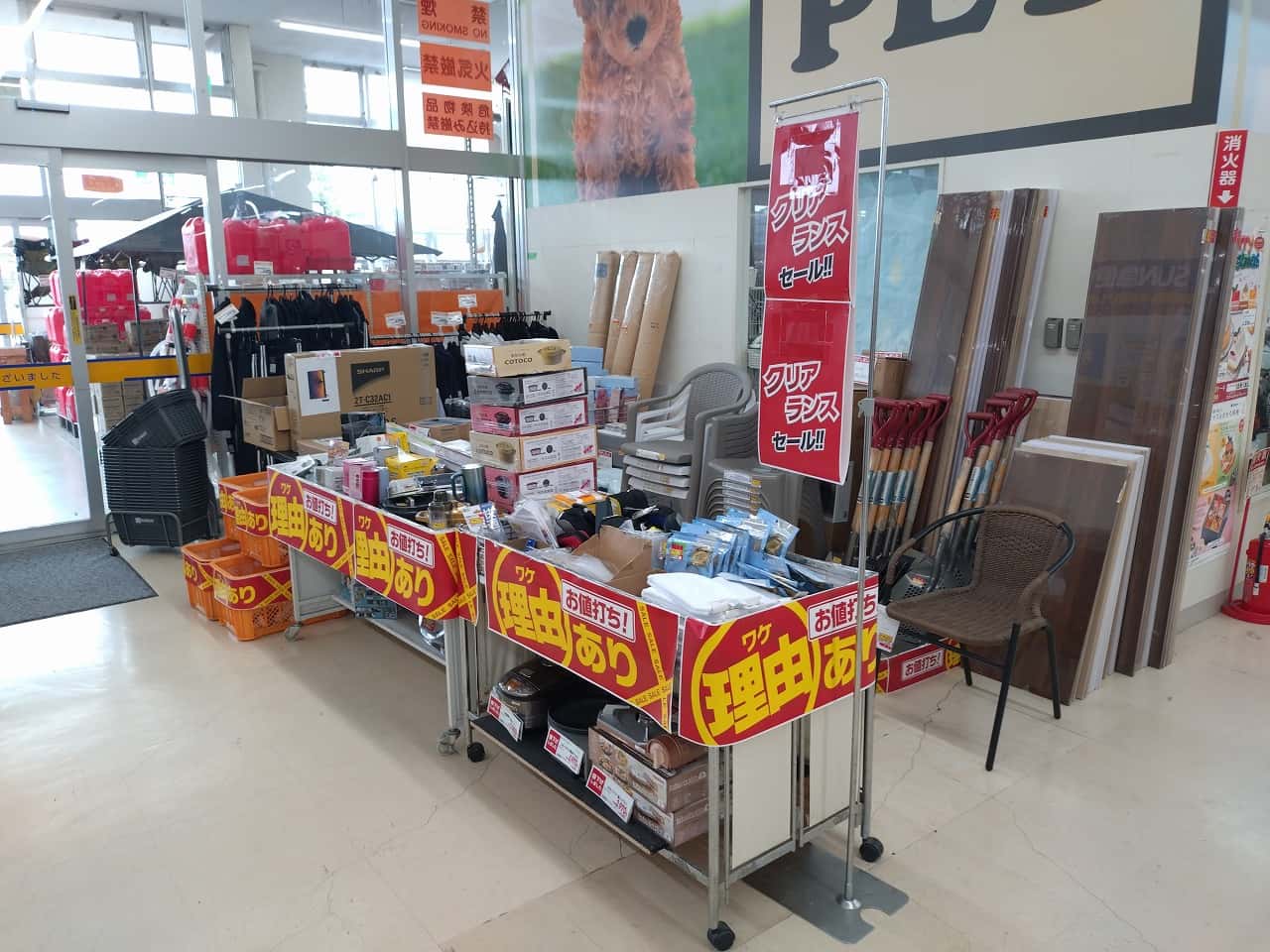 店内入口 食物販やプロモーション等の出店に最適なホームセンター店内のイベントスペース