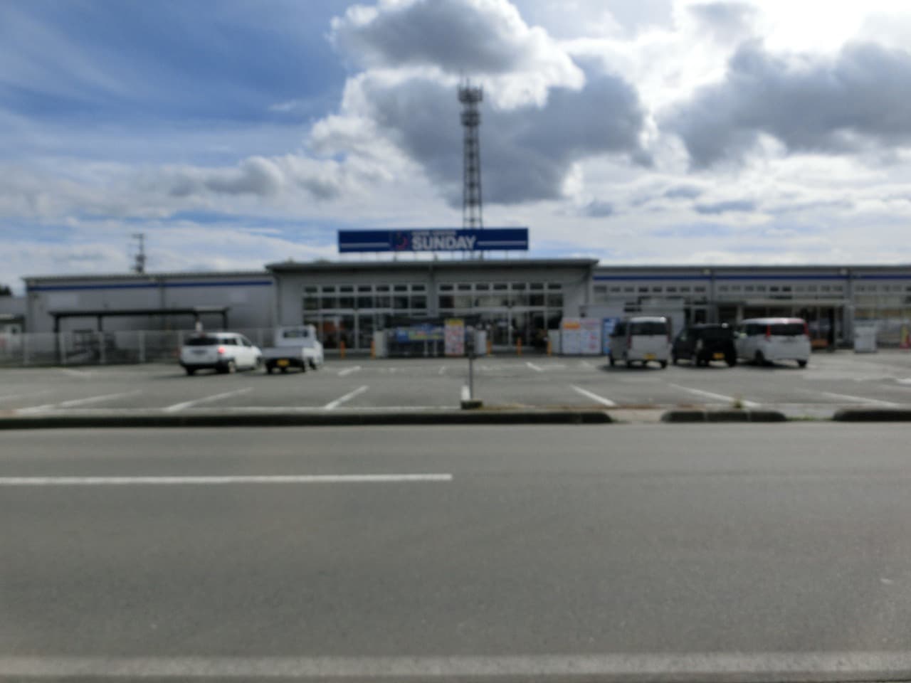 カウンター前 食物販やプロモーション等の出店に最適なホームセンター店内のイベントスペース1