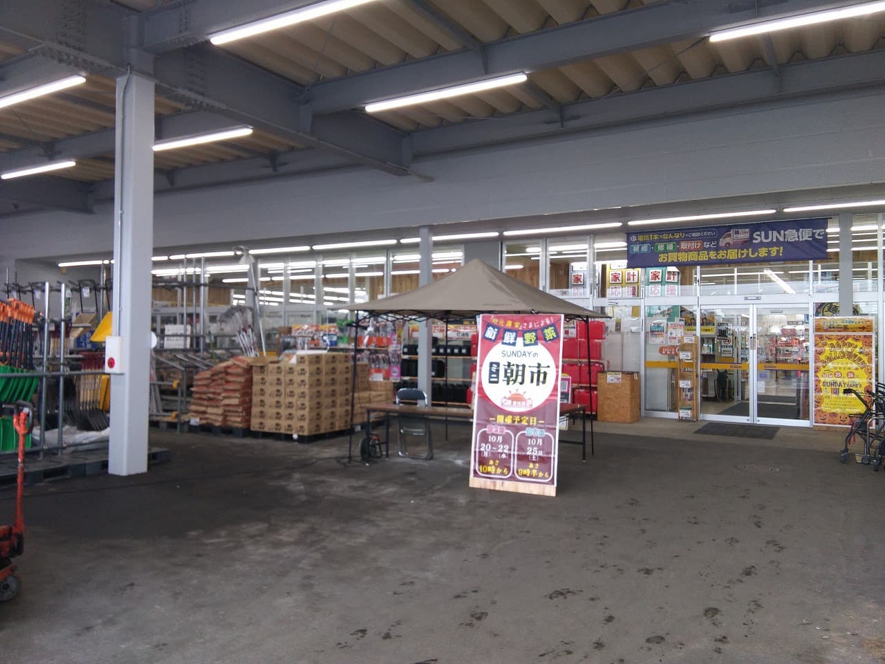 屋外軒下 キッチンカーの出店に最適なホームセンター内軒下の屋外イベントスペース