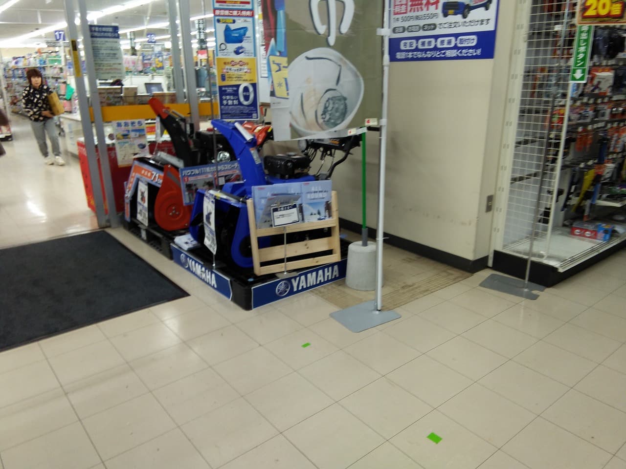 風除室 食物販やプロモーション等の出店に最適なホームセンター店内のイベントスペース