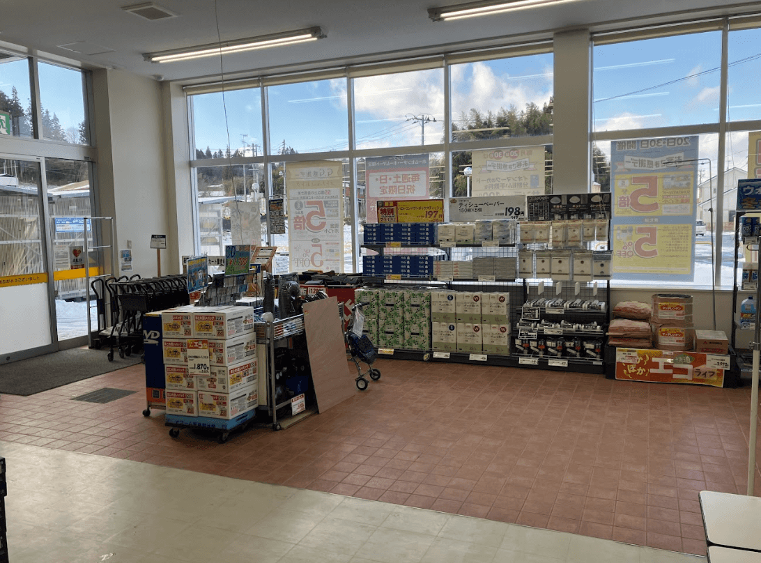 店内入口 食物販やプロモーション等の出店に最適なホームセンター店内のイベントスペース